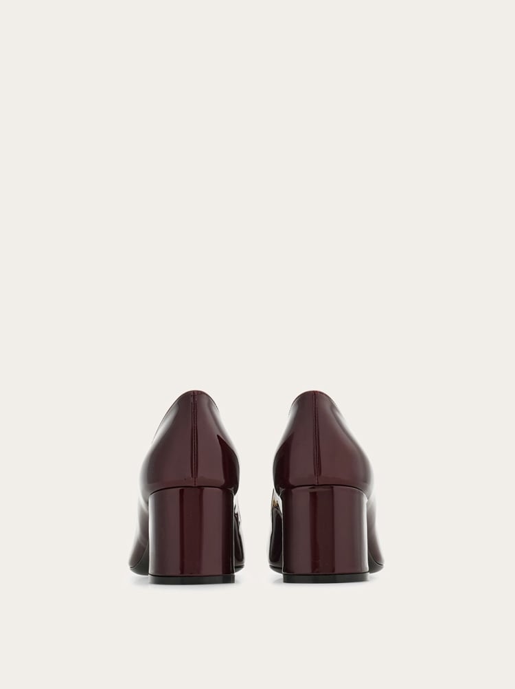 Pump with Gancini ornament - Image 5